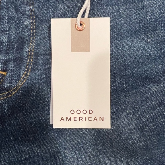 Good American Good Waist Cropped Raw Edge Skinny Jeans in Blue676 (00) - Picture 12 of 13